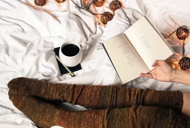 Dinlenirken bacaklarınızı kalp seviyesinin üzerinde tutun.