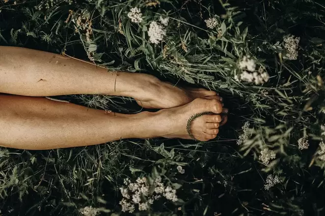 Varisli damarları olmayan sağlıklı bacaklar